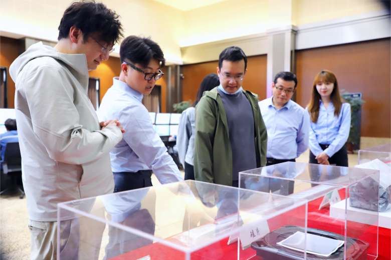 周大福企业有限公司副行政总裁郑志亮一行 到kaiyun开云官方网站调研交流  